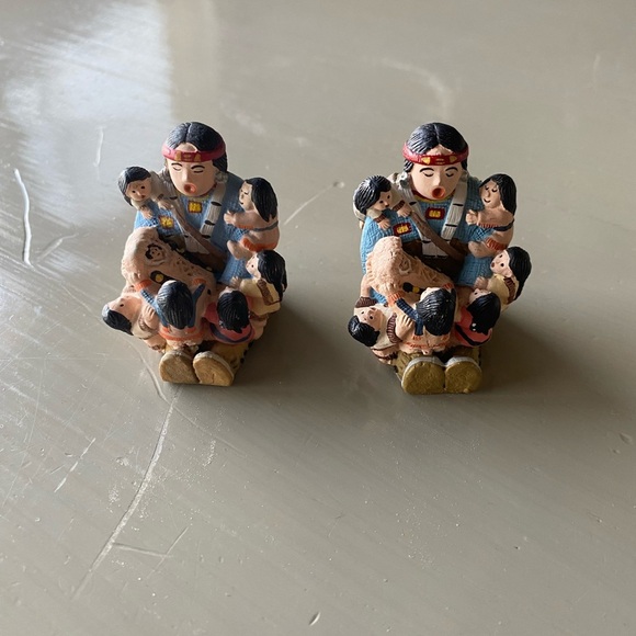 2 Resin Replica Storyteller Figurine - Man, Blue & Brown, Many Children - Picture 1 of 8